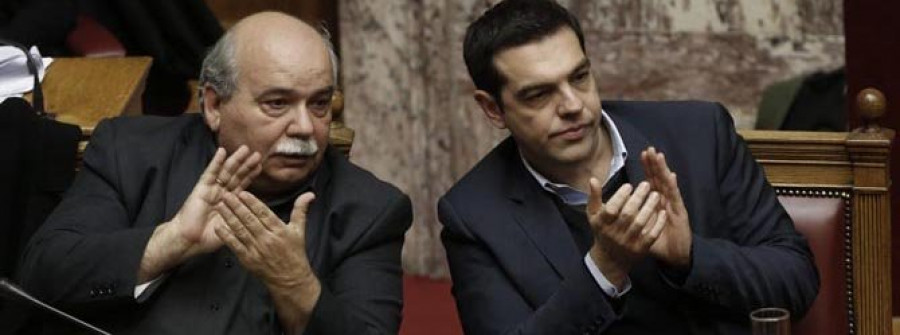 Grecia y sus socios europeos buscan salir de un laberinto tanto político como económico