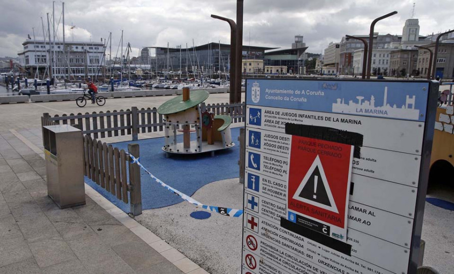 Los más pequeños esperan con ansia que mañana se abran los parques de recreo tras tres meses clausurados