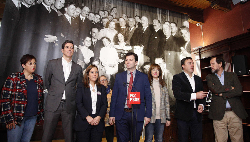 El Ayuntamiento intentará ajustar el reparto de iluminación navideña para llegar  a todos los barrios