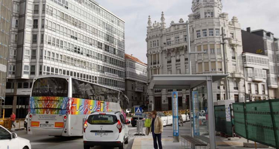 Reportaje | La Casa Molina y la del Botero, dos históricos edificios pegados al mar coruñés