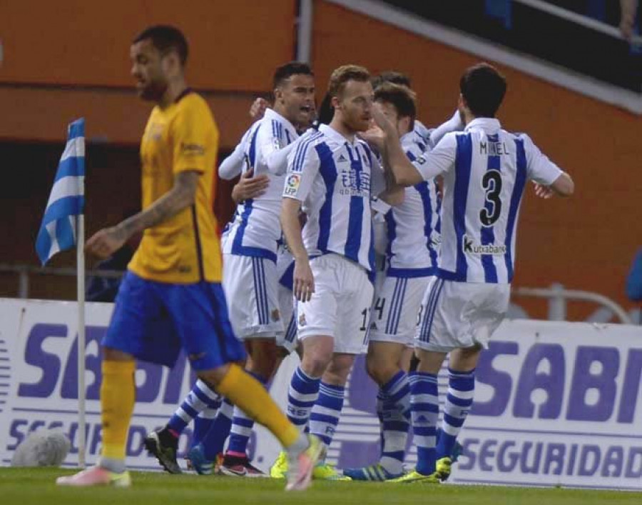 La Real vuelve a ganar al Barça y da emoción al campeonato