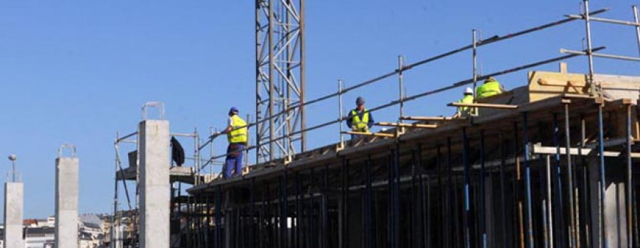 BETANZOS - Reanudan la obra del nuevo colegio tres semanas después de su paralización temporal