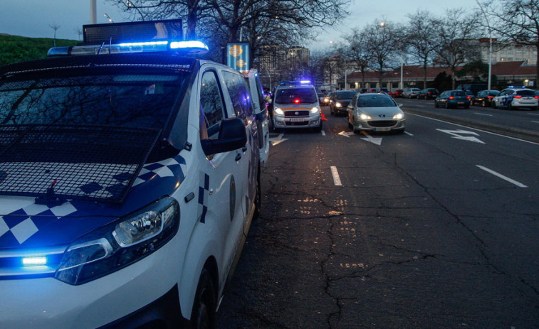 El 092 detiene a un hombre que se peleó con su pareja, embarazada, en la ronda de Outeiro