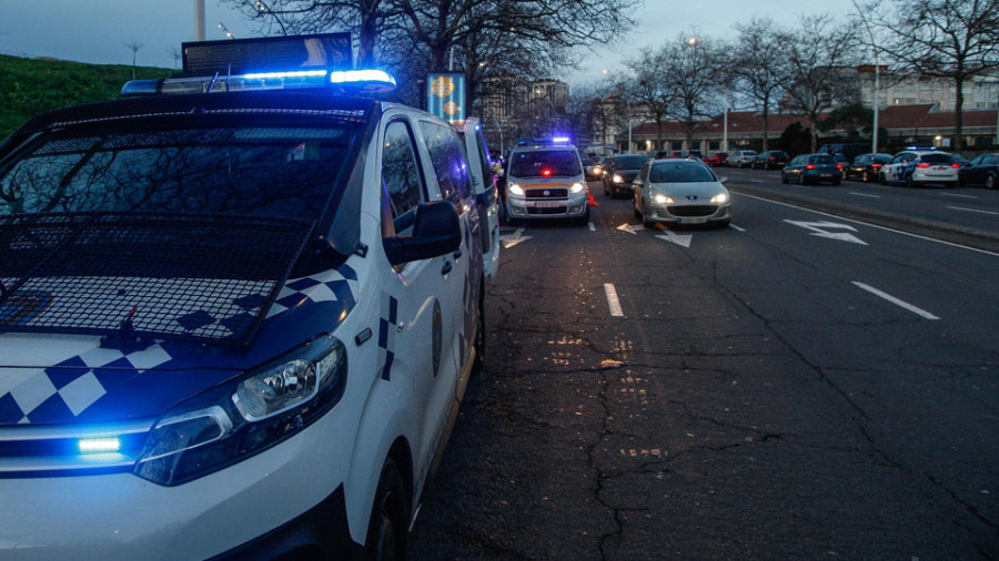El 092 detiene a un hombre que se peleó con su pareja, embarazada, en la ronda de Outeiro