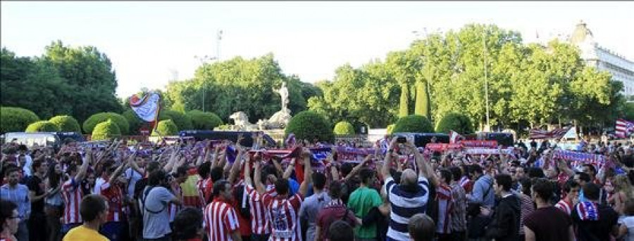 Los aficionados rojiblancos empiezan a abarrotar Neptuno