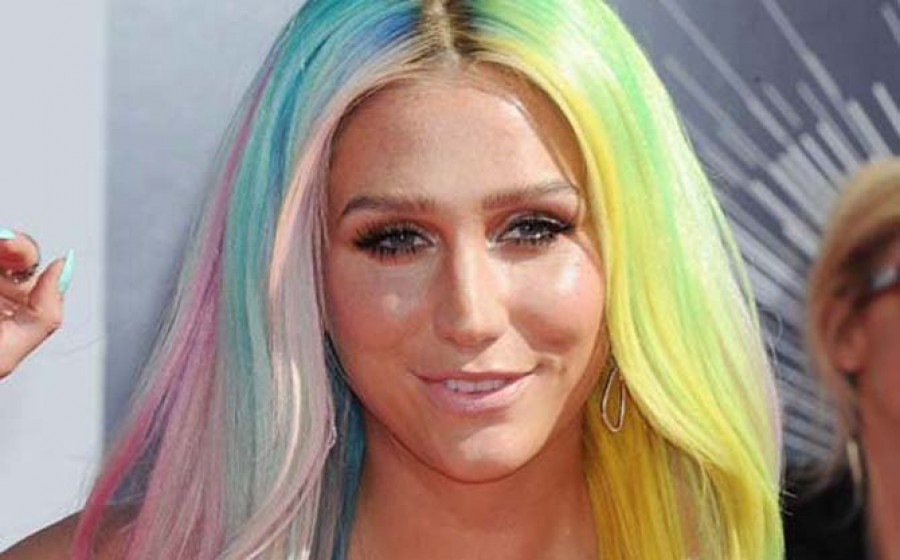 Kesha, entre lágrimas, confiesa tener una profunda conexión con el colectivo LGTB