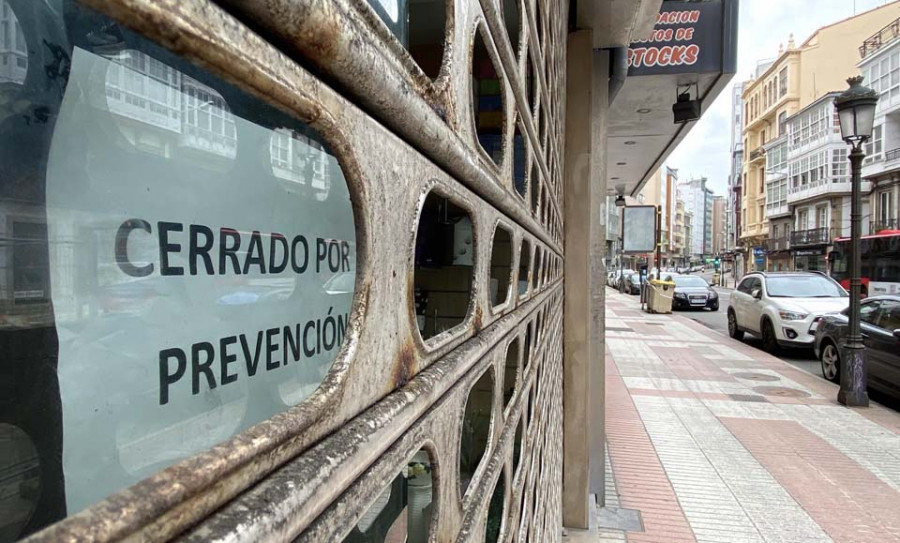 El pequeño comercio coruñés aspira a abrir en condiciones iguales al de primera necesidad