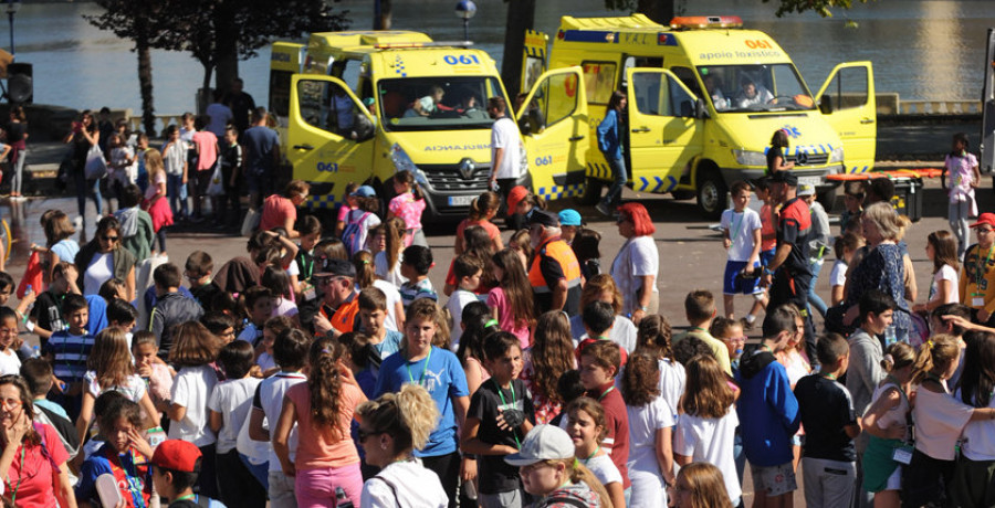 Los servicios de emergencias comparten con los escolares el modo de afrontar incidencias
