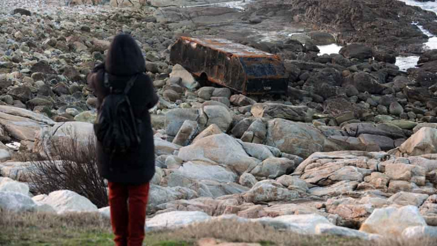 Aparece cerca de Punta Herminia un pontón caído de un barco en las Cíes