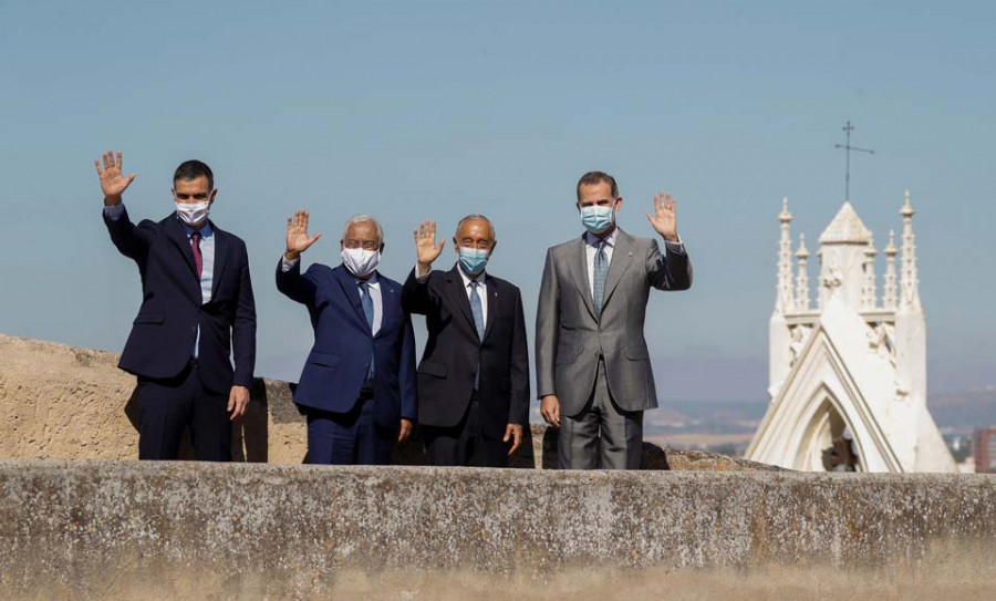 Felipe VI, Sánchez y sus homólogos lusos simbolizan la reapertura de fronteras