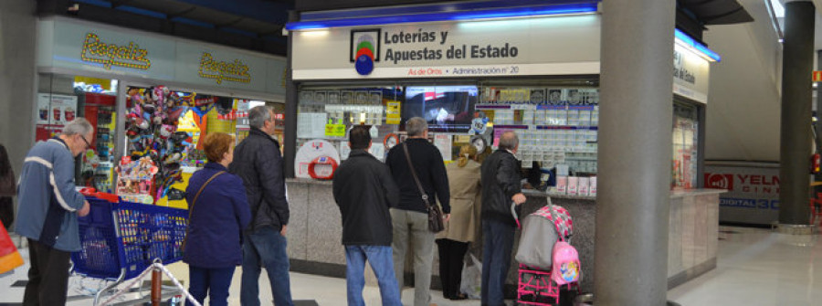 Justino reanima las compras de papeletas de la suerte para  El Gordo en A Coruña