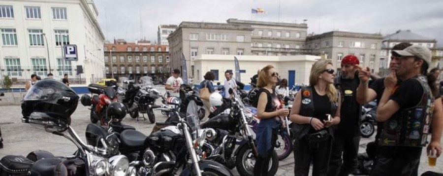 Cerca de 200 motos rugen para concienciar sobre la incompatibilidad de alcohol y asfalto