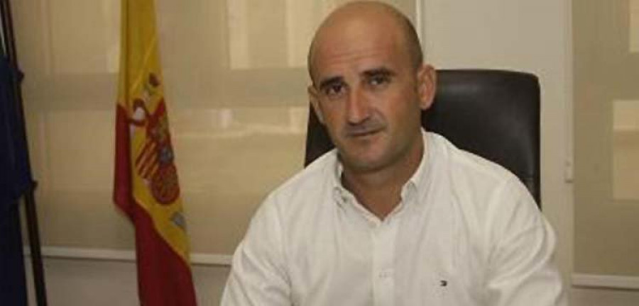 La exesposa del consejero de Seguridad de Melilla le acusa de entrar en su casa con una radial