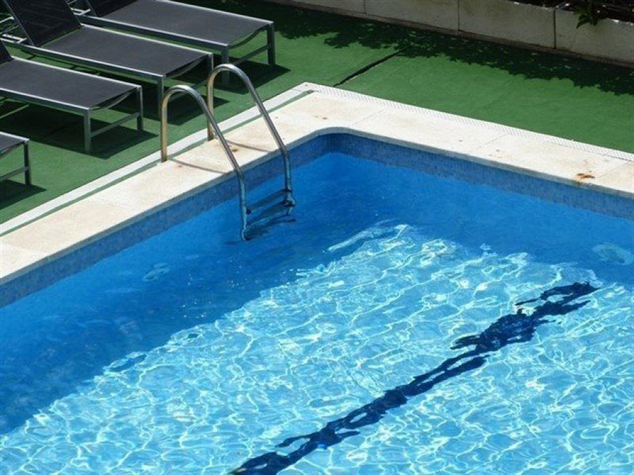 Fallece una niña de dos años ahogada en una piscina