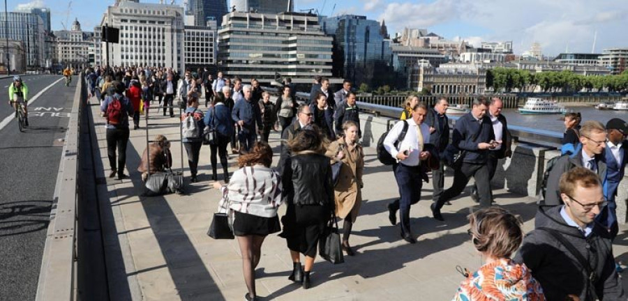 Los padres del ferrolano que desapareció  en los ataques viajan a Londres para seguir con la búsqueda de su hijo