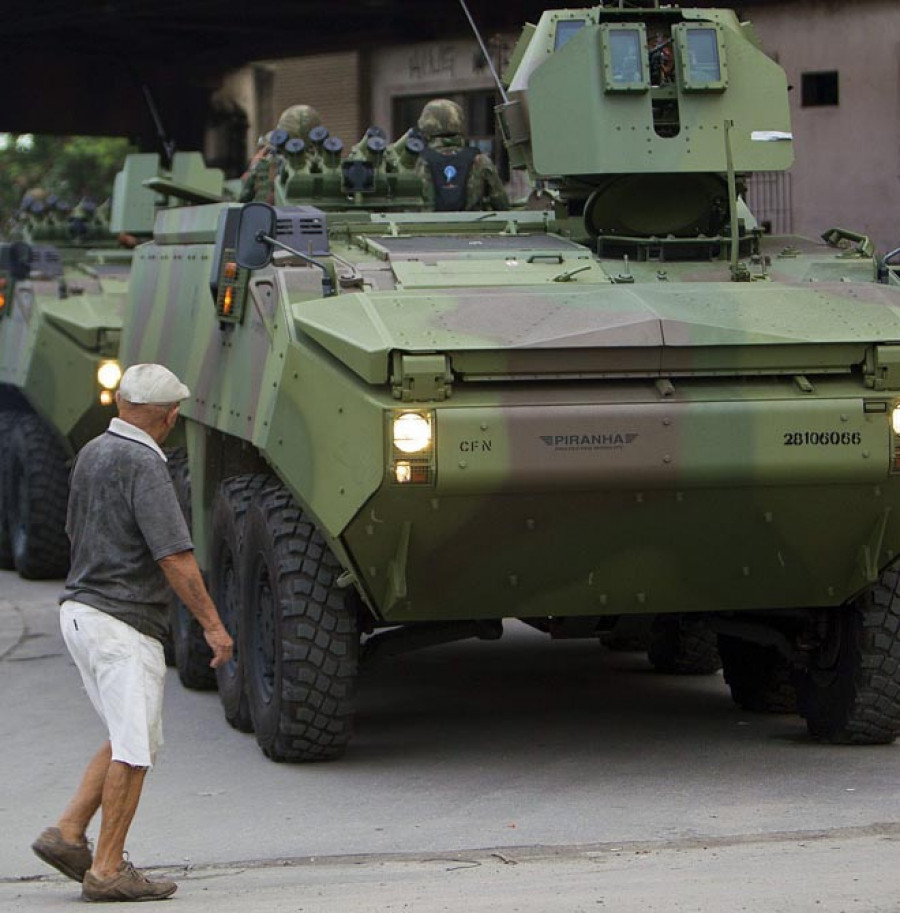 Los militares toman un estratégico complejo de favelas de Río de Janeiro