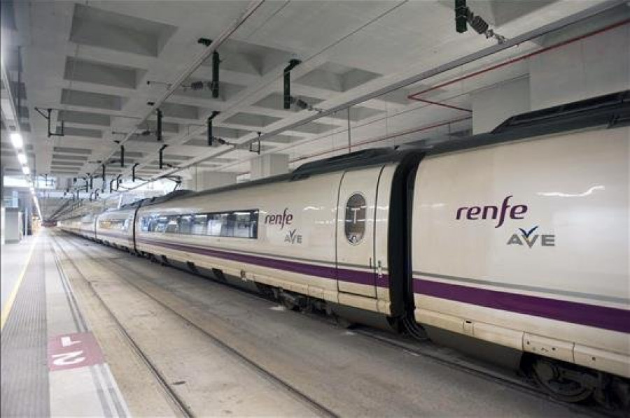 Renfe programa 57.000 plazas adicionales durante el puente de la Constitución