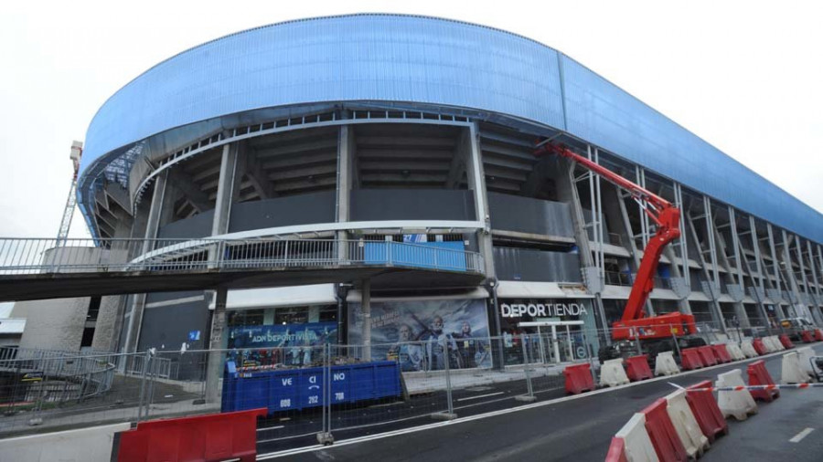 La obra de la cubierta de Riazor acaba con más de tres meses de retraso