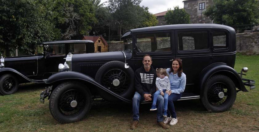 Reportaje | De Betanzos a Barcelona, mil kilómetros en dos coches de película