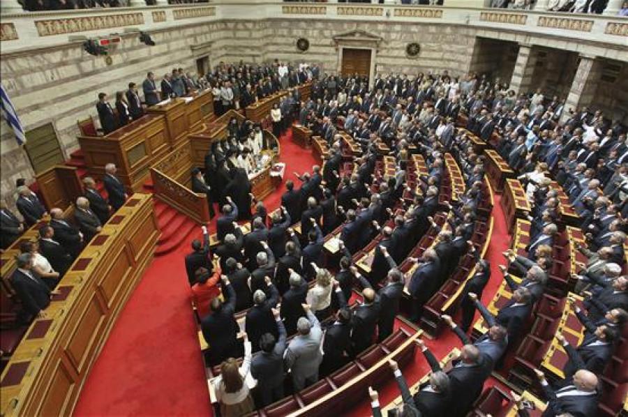 Se conforma el Parlamento griego y el Gobierno pide más tiempo a la UE