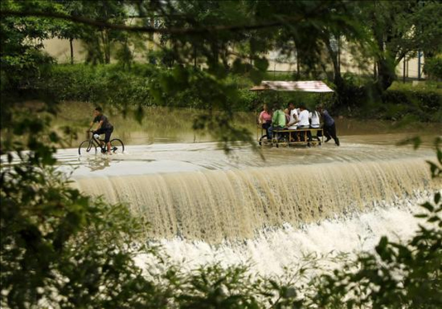 Aumentan a 24 los muertos por la tormenta tropical "Ofel" en Filipinas