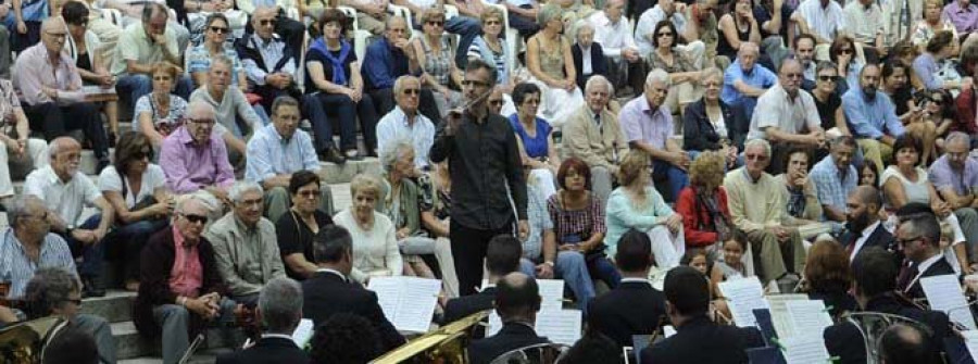 Miles de romeros cierran las fiestas en el parque de Santa Margarita