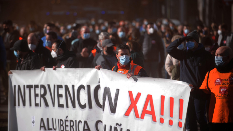 Unas 200 personas claman “xustiza” para Alu Ibérica en las calles coruñesas