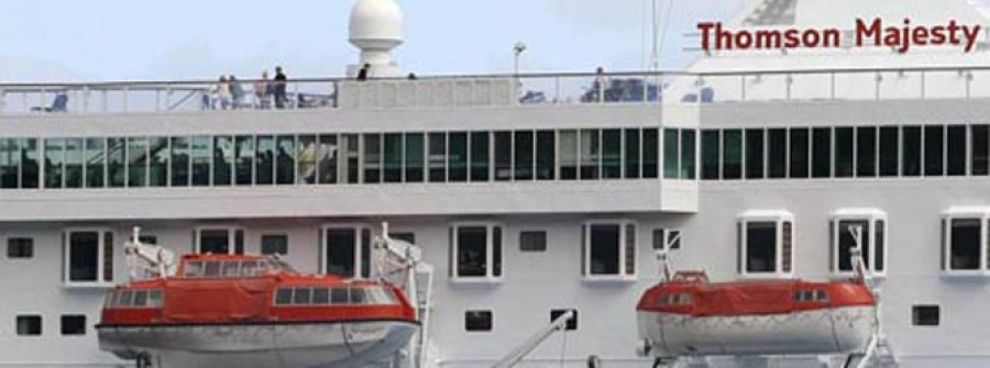 Mueren cinco marineros de un crucero al caer al agua en un bote desde 20 metros