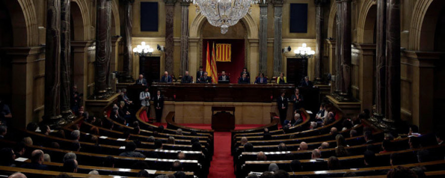 El Constitucional anula el acuerdo de la mesa del Parlament que permitió tramitar la ley del referéndum