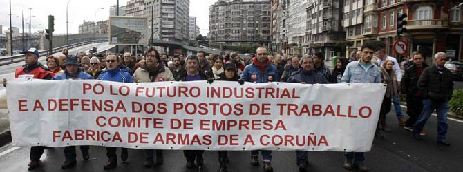 Miles de coruñeses se vuelcan para frenar el cierre de la Fábrica de Armas