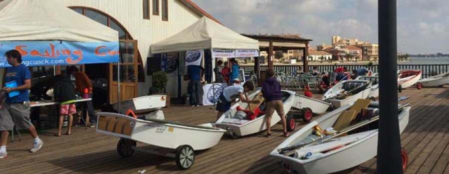 Cinco regatistas del Náutico coruñés compiten desde hoy en el Mar Menor