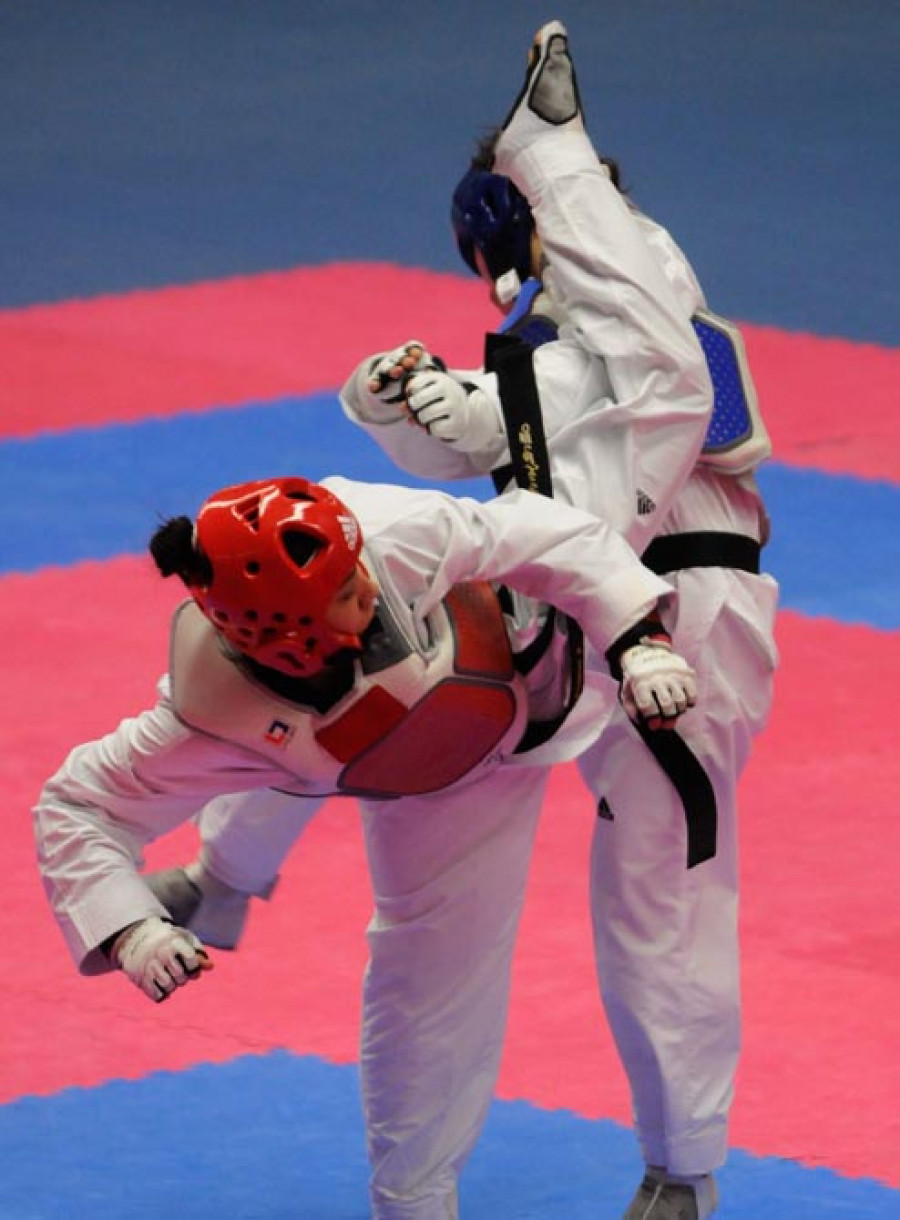 La Diputación de A Coruña felicita a la campeona del mundo de Taekwondo