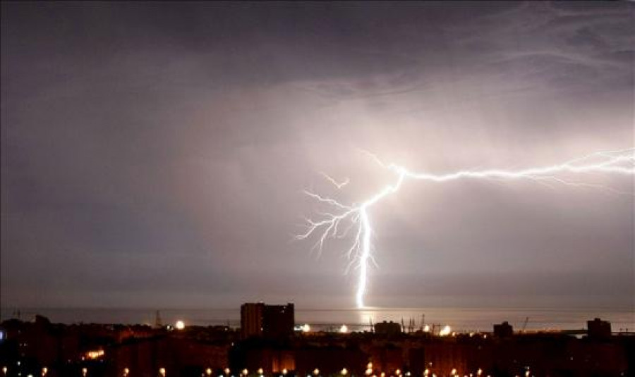 Una tormenta descarga 805 rayos en una hora sobre Canarias