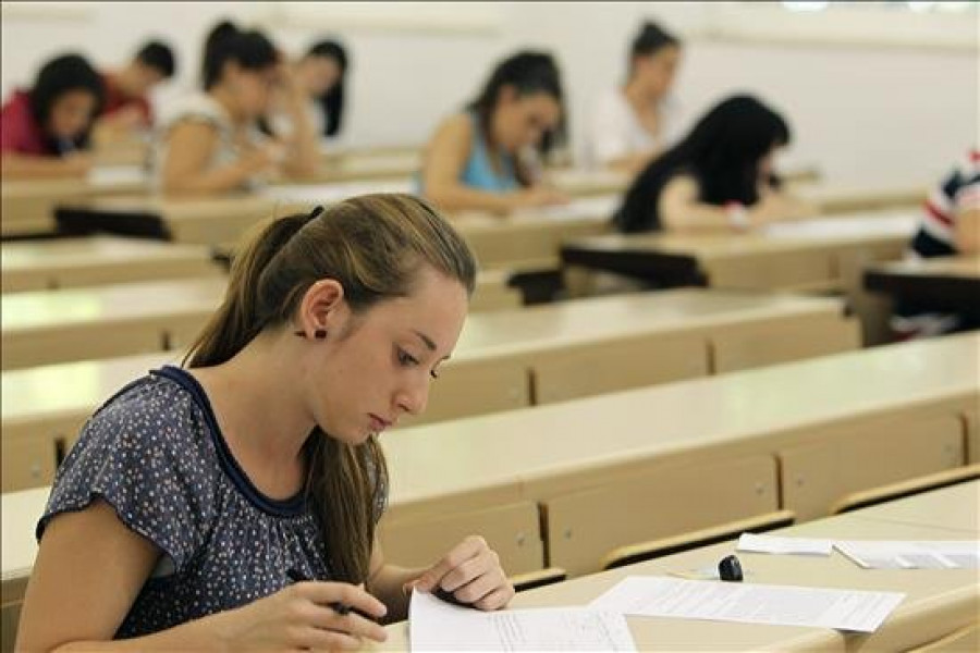 Bajan los alumnos presentados a la selectividad y sube la tasa de aprobados