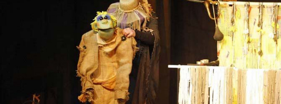 Las familias disfrutan de una nueva sesión de teatro para divertir a los niños