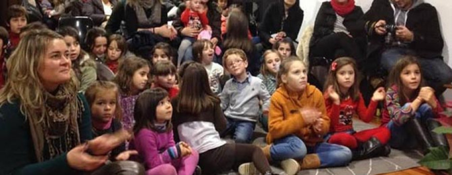 La librería A Lus do Candil entrega los premios  de los concursos de cuentos y postales de Navidad