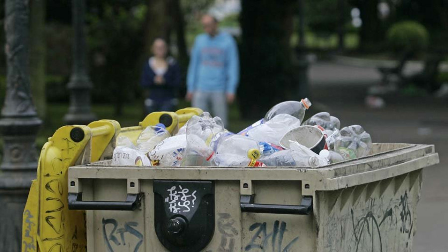 La basura que generó el botellón se disparó más de un 35% en este año