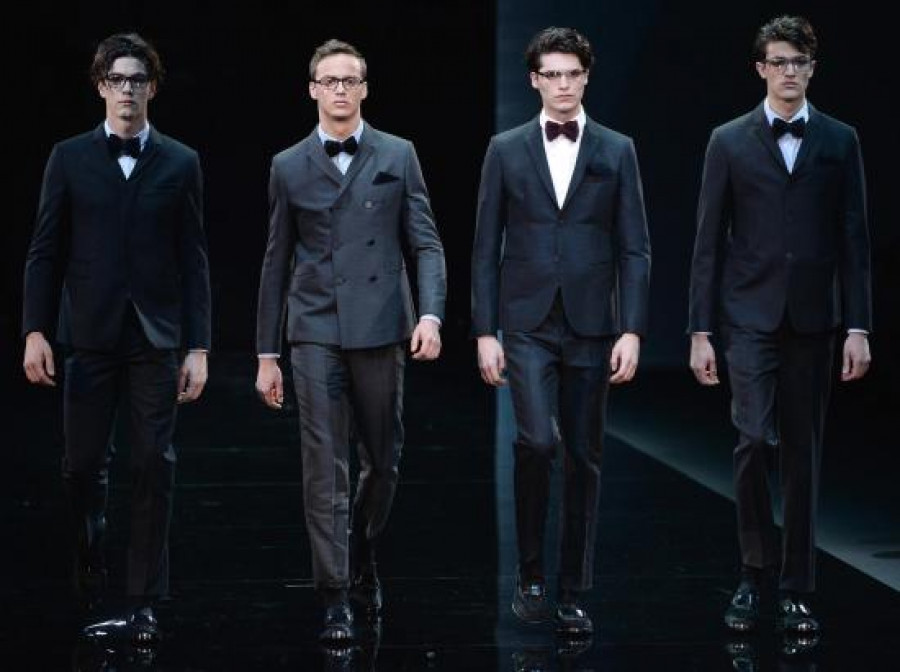 La sobriedad de Armani y los aires retro de Gucci tiñen la pasarela de Milán