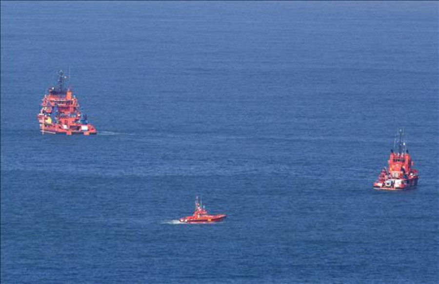 Un avión se suma a la búsqueda del único marinero desaparecido del Mar Marín