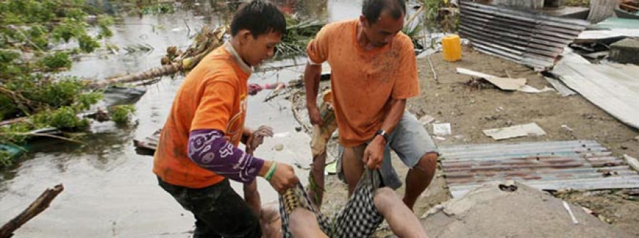La Cruz Roja calcula que el tifón que el viernes arrasó Filipinas dejó al menos 1.200 muertos