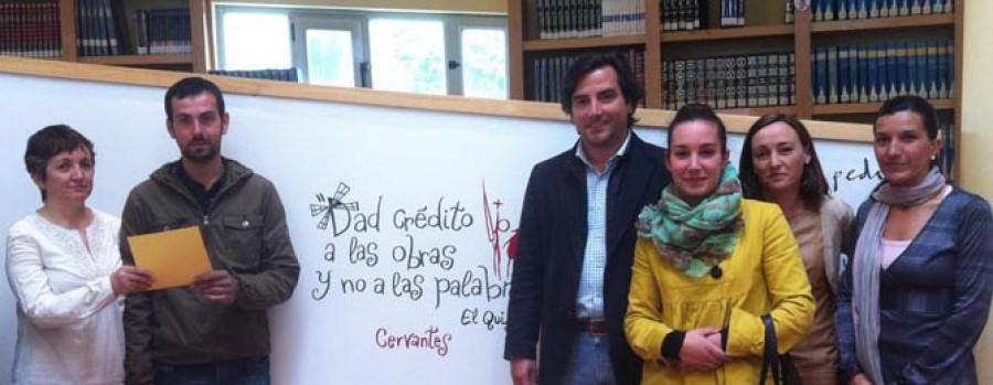 SADA - La frase de “El Quijote” que ganó el certamen literario se exhibe en la biblioteca