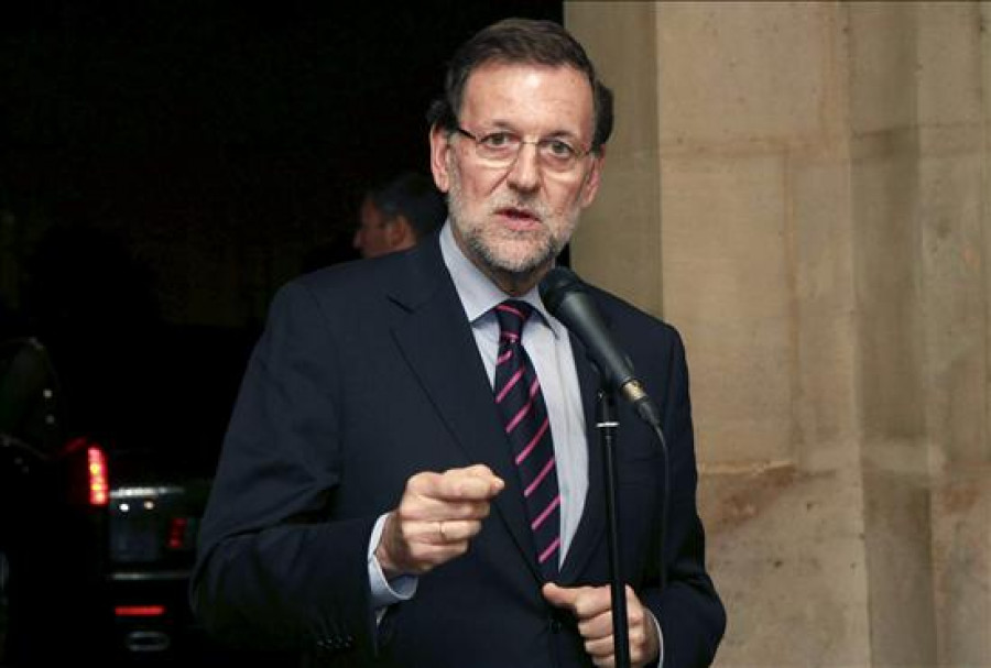 Rajoy advierte del "ridículo" de Mas y no se reunirá con él en secreto