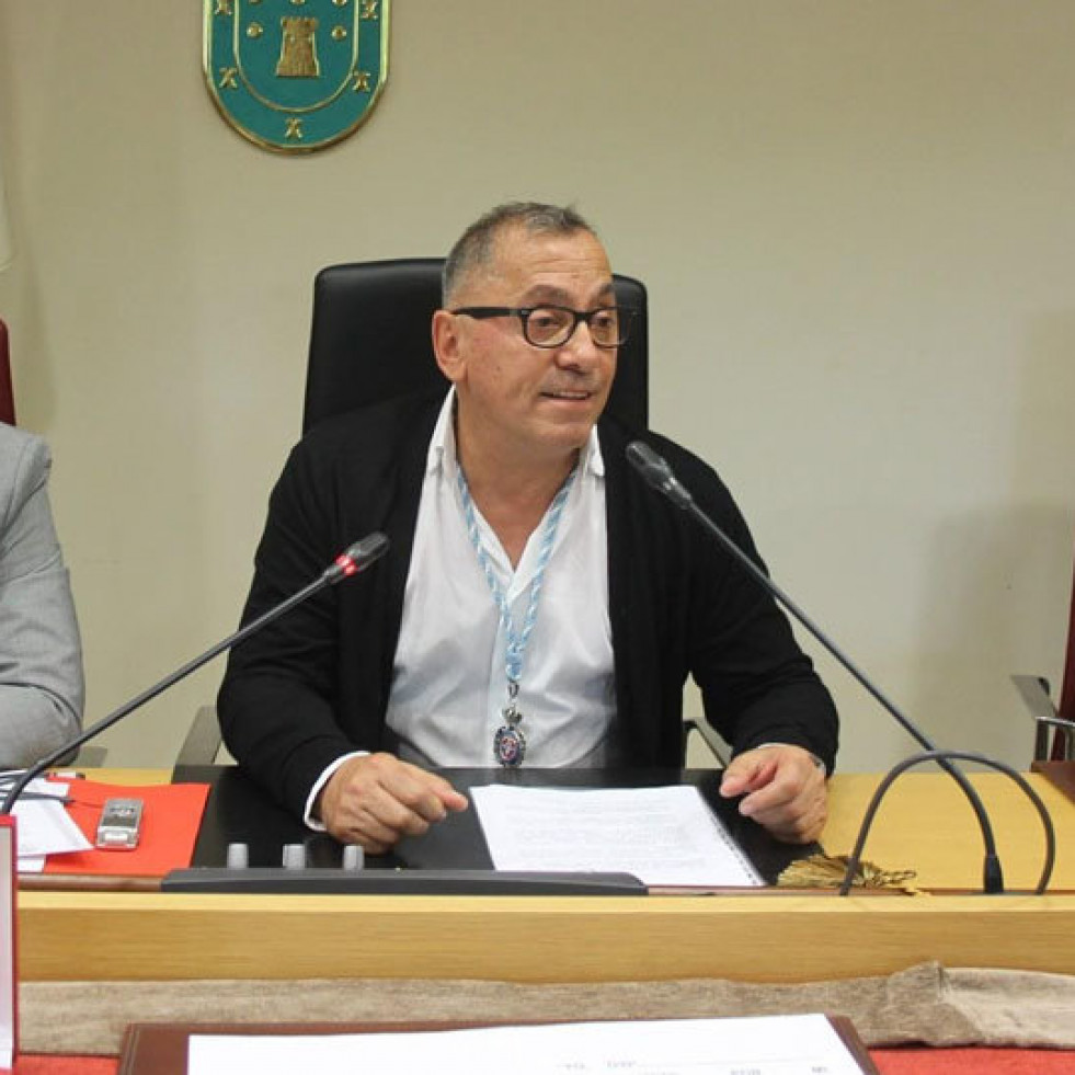 Gestal guarda silencio en Carral y el BNG condena la moción de censura