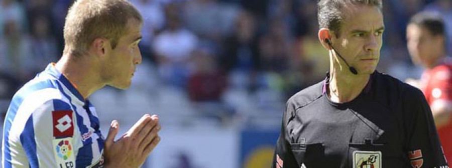 Álex Bergantiños:“Parece que el árbitro celebrara el penalti, a mí me sorprende”
