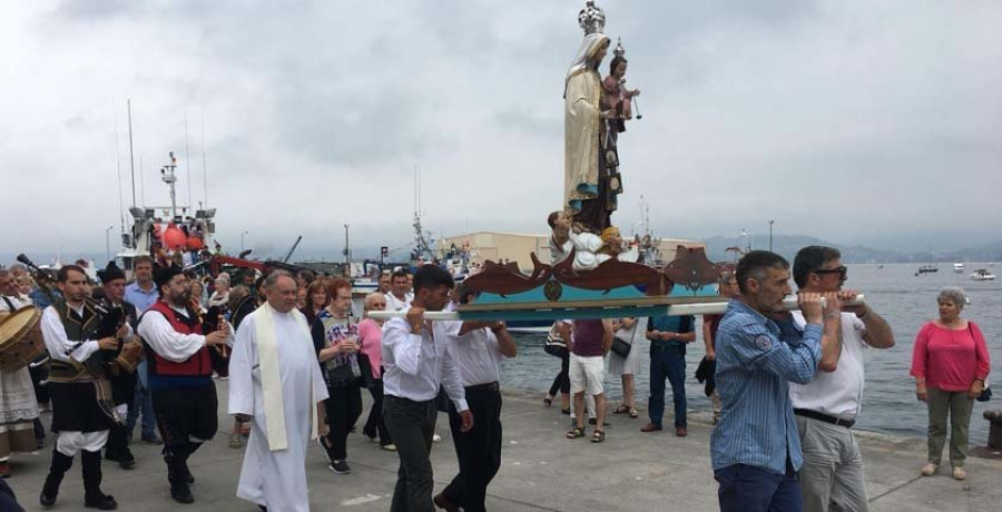 Sada echa sus barcos al mar para honrar a la Virgen del Carmen y pedirle protección