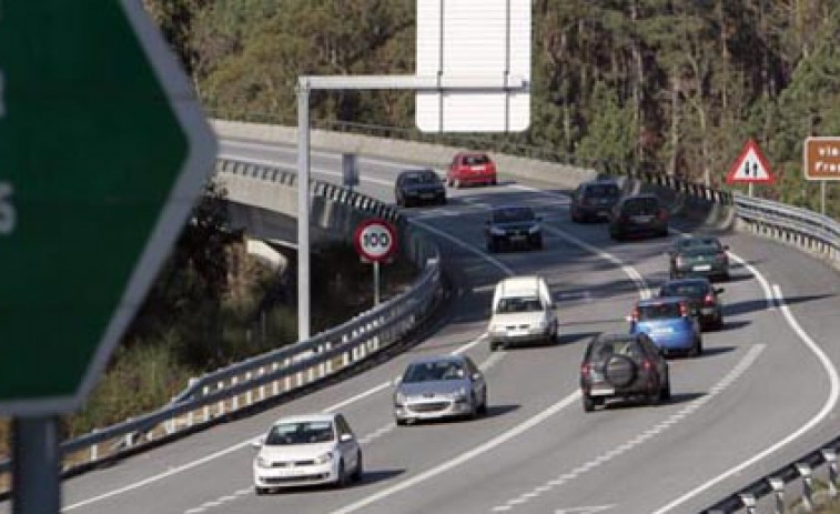 Una colisión múltiple en la Autovía do Morrazo deja dos heridos y problemas de tráfico