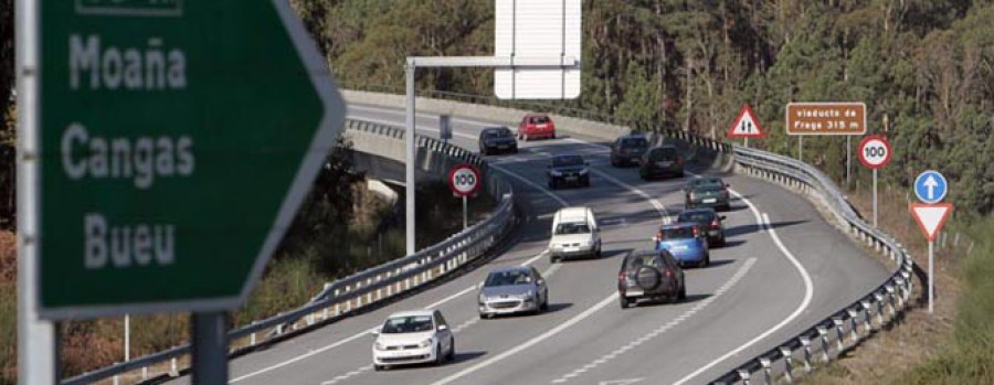 Una colisión múltiple en la Autovía do Morrazo deja dos heridos y problemas de tráfico