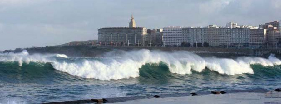 Las lluvias y el viento obligan a activar  la alerta naranja   en el litoral de Galicia