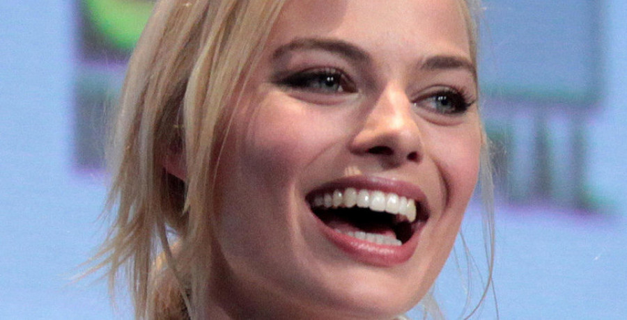 Margot Robbie negocia interpretar a Barbie en una nueva película