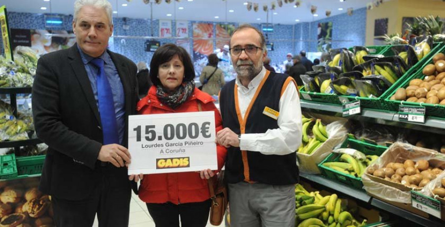 Gadis premia con 15.000 euros la fidelidad de una clienta de Elviña